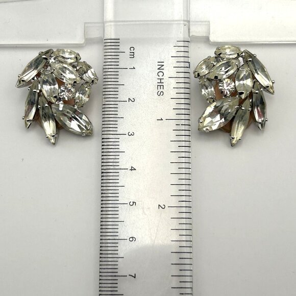 Vintage Weiss Clip On Earrings Rhinestone Cluster Spray Signed Silver Tone - Picture 4 of 16